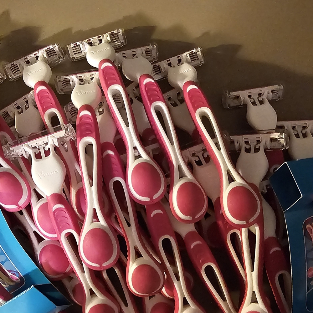 Gillette Venus Simply 3 Disposable Razors 35